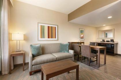 Embassy Suites by Hilton Akron Canton Airport - image 9